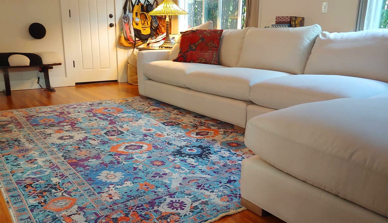 Incorporating modern carpets into a minimalist room